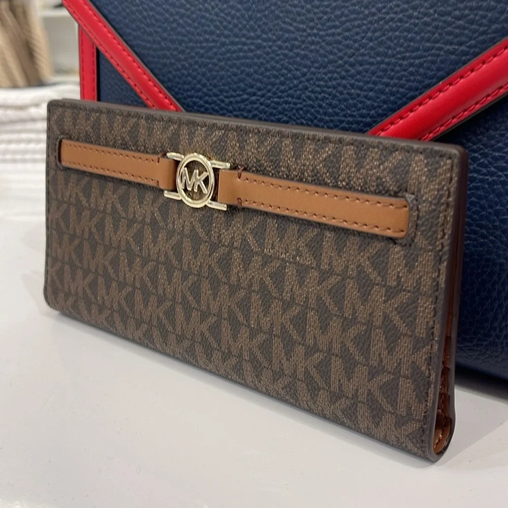 Michael Kors Reed Large Bifold Signature Snap Wallet Card Case 
Brown 
NWT - Picture 2 of 16